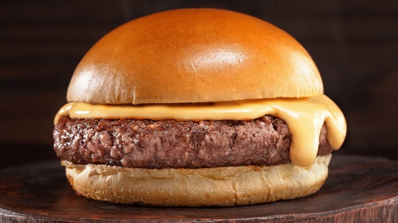 Classic Cheeseburger